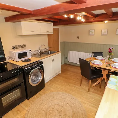 Holiday home Margaret's *